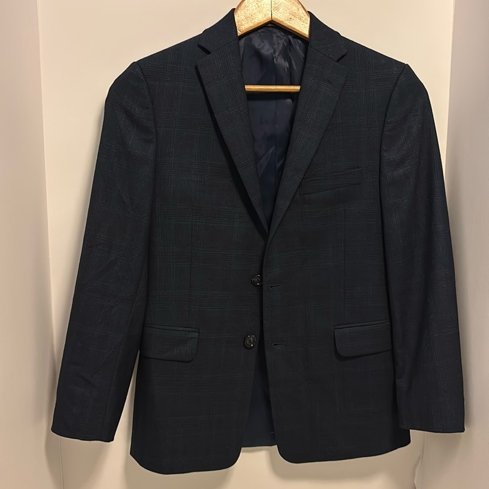 MICHAEL KORS SPORTS COAT SIZE 14 YOUNG MEN
BLUE WITH BLACK PLAID LIKE DESIGN
